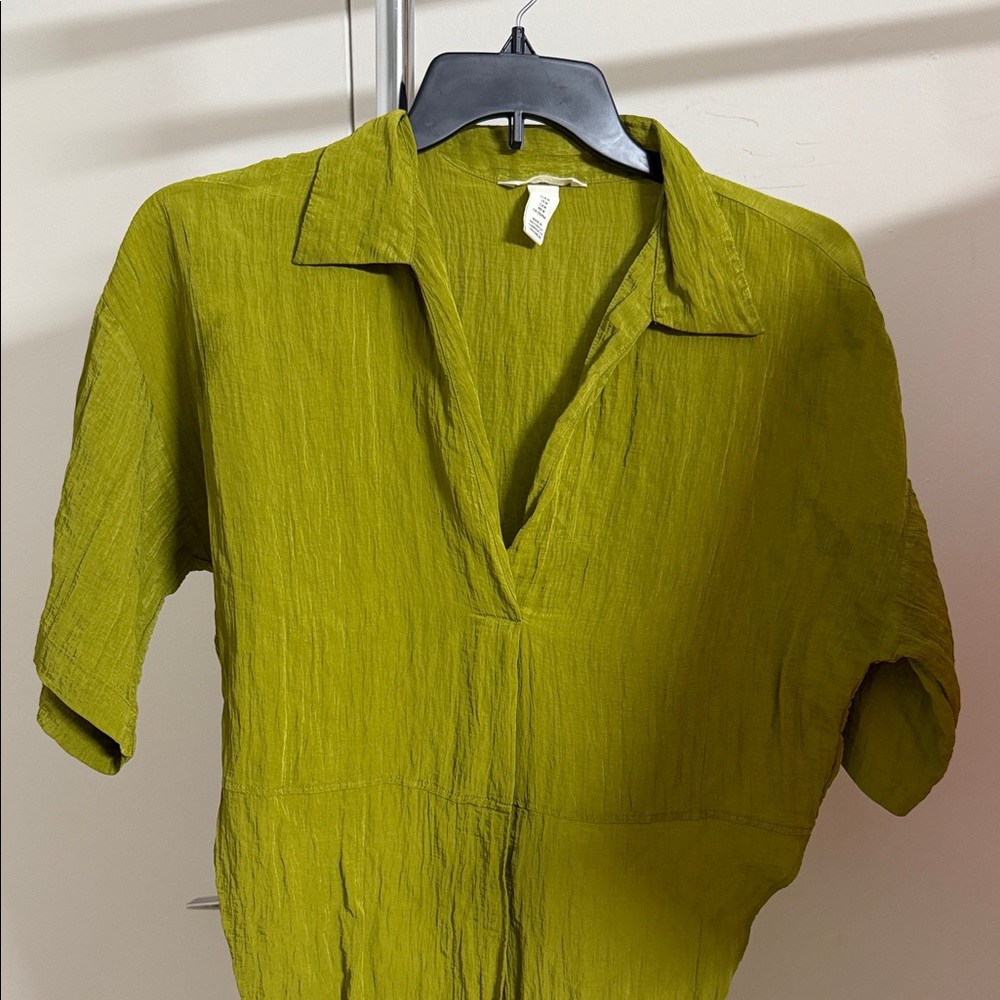 H&M Olive Green Crinkle V-Neck Short Sleeve Blouse